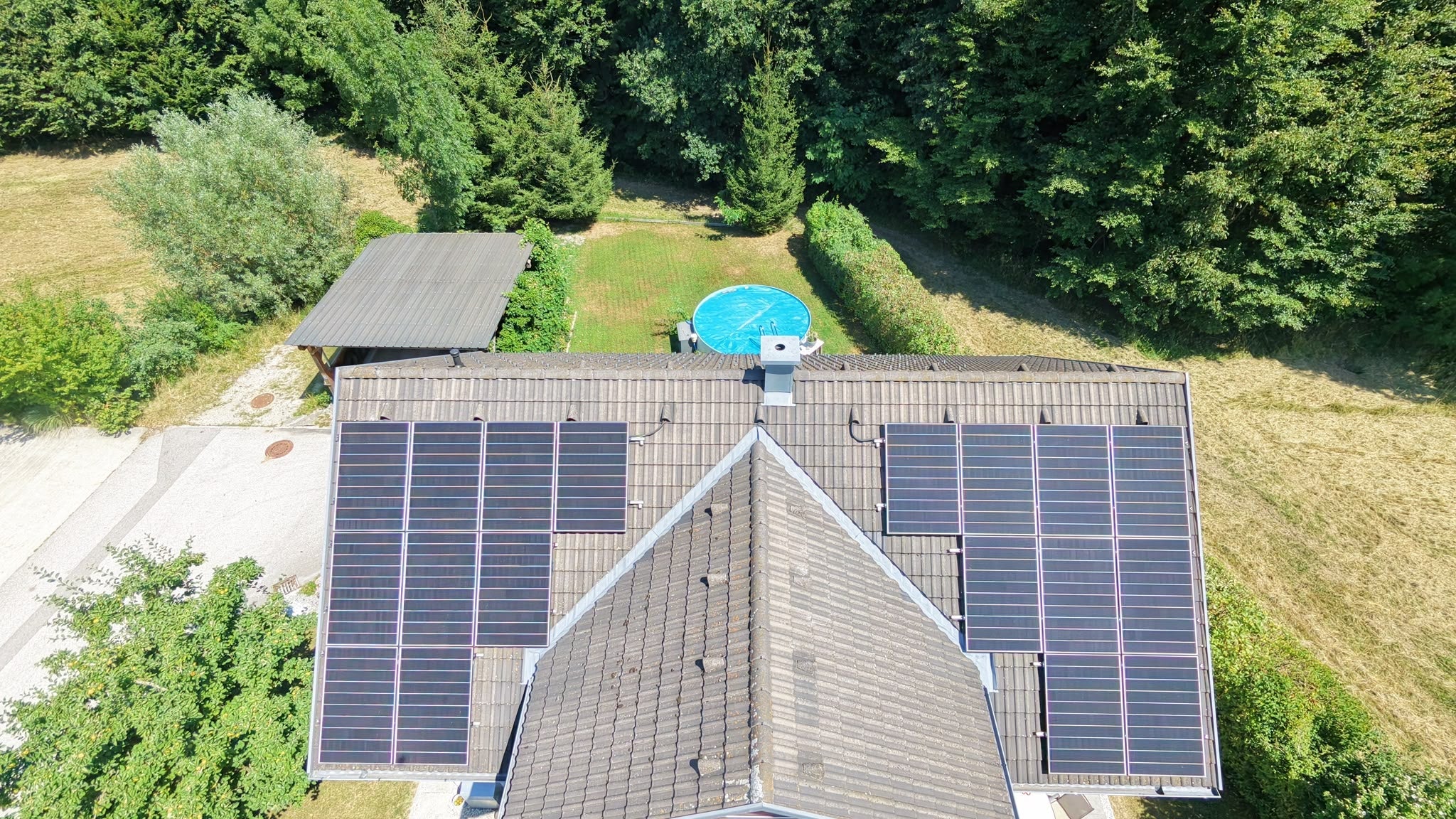 Referenzprojekt: 8 kWp Photovoltaikanlage mit 10 kWh Speicher auf dem Satteldach