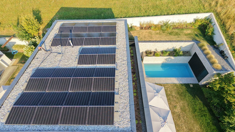Referenzprojekt: 14,35 kWp Photovoltaikanlage mit 20 kWh Speicher auf dem Flachdach