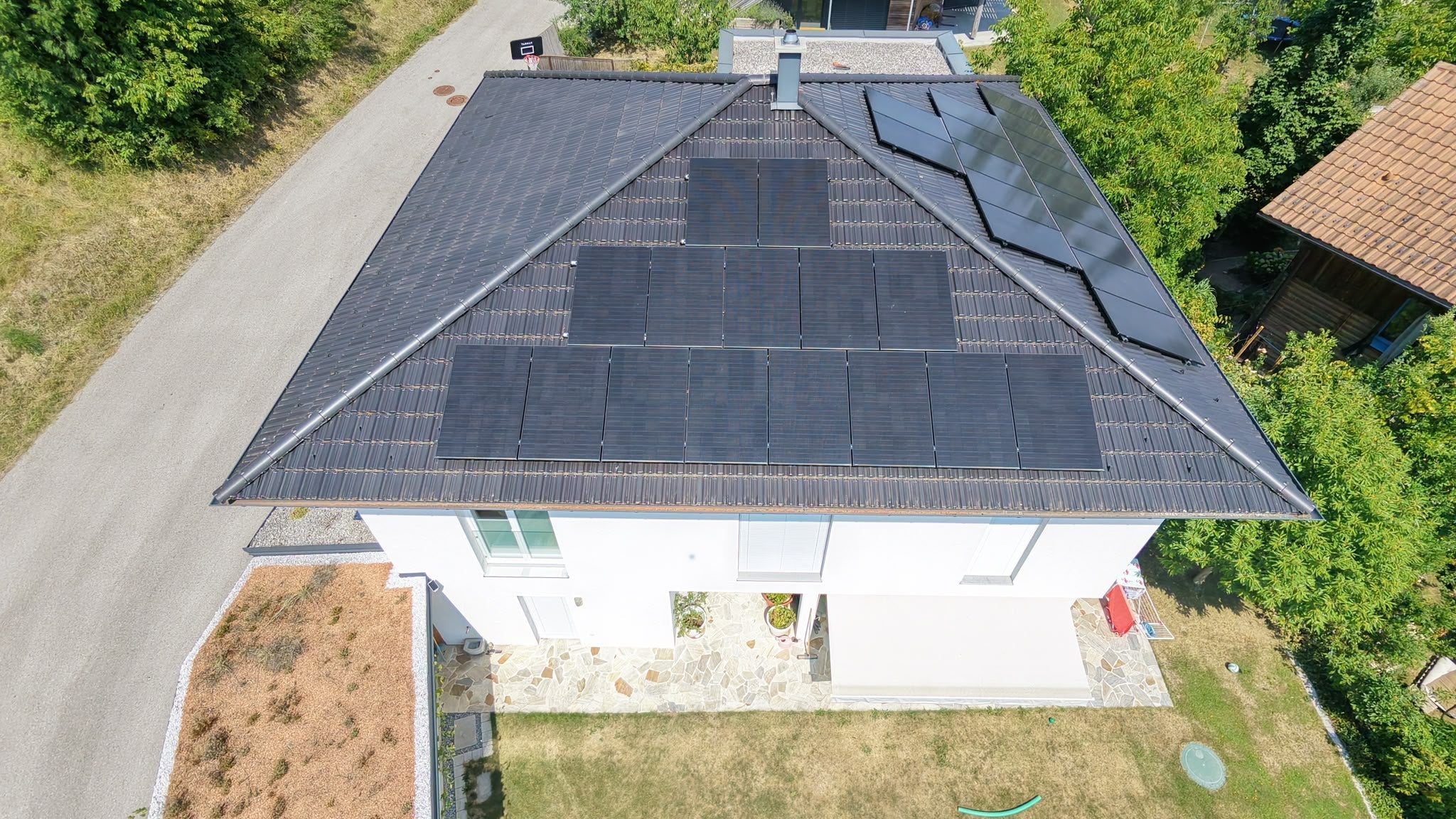 Referenzprojekt: 14,4 kWp Photovoltaikanlage mit 30 kWh Speicher und USV